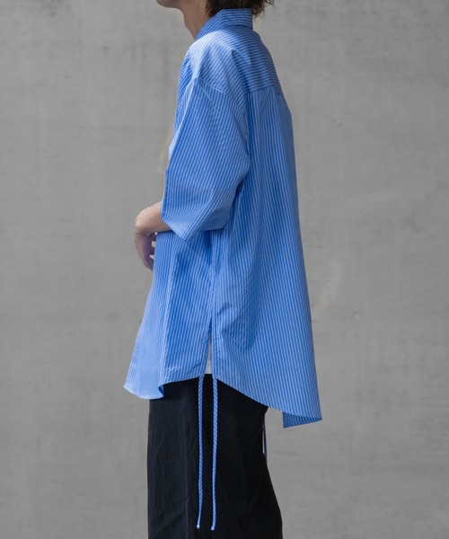 JOHN'S CLOSET(ジョンズクローゼット)の「【a】サイドシャーリング フラワーエンブロイダリー ルーズサイズ ブロードストライプ 半袖シャツ(シャツ/ブラウス・メンズ・ホワイト/ブルー/その他・MEDIUM/LARGE)」の9枚目の写真