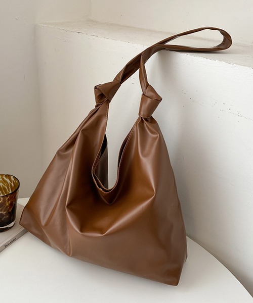 TONE SELECT GOODS(トーンセレクトグッズ)の「urbanfemine./超軽量PUショルダーバッグ U7226(ショルダーバッグ・レディース・ブラック/ベージュ/ホワイト/ブラウン・FREE)」の7枚目の写真