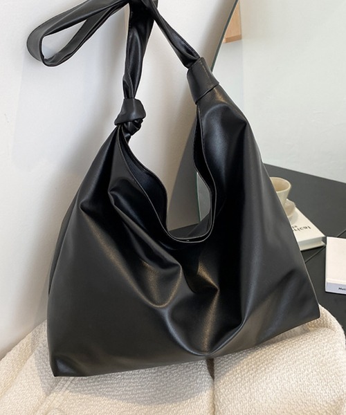 TONE SELECT GOODS(トーンセレクトグッズ)の「urbanfemine./超軽量PUショルダーバッグ U7226(ショルダーバッグ・レディース・ブラック/ベージュ/ホワイト/ブラウン・FREE)」の11枚目の写真