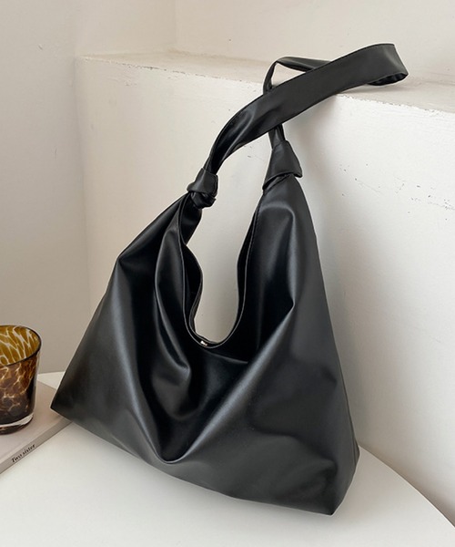 TONE SELECT GOODS(トーンセレクトグッズ)の「urbanfemine./超軽量PUショルダーバッグ U7226(ショルダーバッグ・レディース・ブラック/ベージュ/ホワイト/ブラウン・FREE)」の13枚目の写真