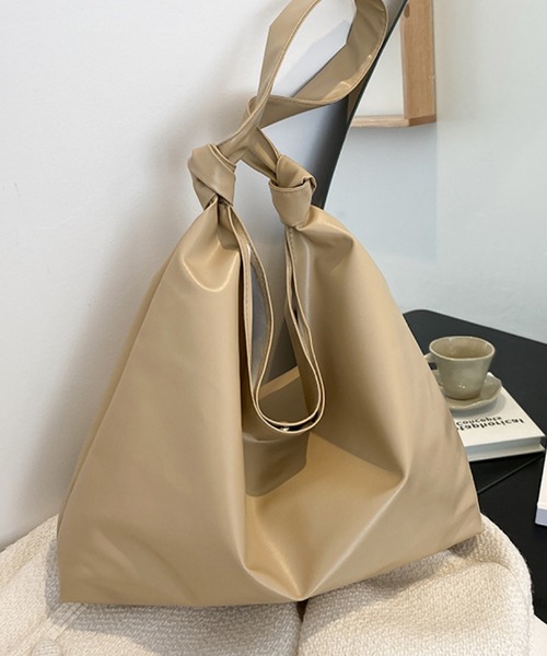 TONE SELECT GOODS(トーンセレクトグッズ)の「urbanfemine./超軽量PUショルダーバッグ U7226(ショルダーバッグ・レディース・ブラック/ベージュ/ホワイト/ブラウン・FREE)」の16枚目の写真