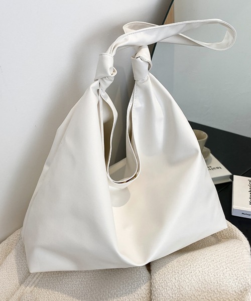 TONE SELECT GOODS(トーンセレクトグッズ)の「urbanfemine./超軽量PUショルダーバッグ U7226(ショルダーバッグ・レディース・ブラック/ベージュ/ホワイト/ブラウン・FREE)」の17枚目の写真