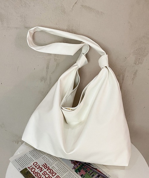 TONE SELECT GOODS(トーンセレクトグッズ)の「urbanfemine./超軽量PUショルダーバッグ U7226(ショルダーバッグ・レディース・ブラック/ベージュ/ホワイト/ブラウン・FREE)」の19枚目の写真