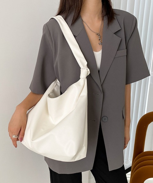 TONE SELECT GOODS(トーンセレクトグッズ)の「urbanfemine./超軽量PUショルダーバッグ U7226(ショルダーバッグ・レディース・ブラック/ベージュ/ホワイト/ブラウン・FREE)」の20枚目の写真