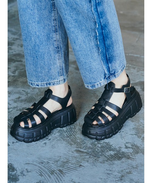 Mafmof(マフモフ)の「Mafmof(マフモフ)8cm厚底プラットフォームグルカサンダル(サンダル・レディース・ブラック/ホワイト・LL/M/L/S)」の2枚目の写真
