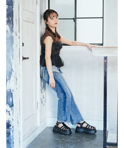 Mafmof(マフモフ)の「Mafmof(マフモフ)8cm厚底プラットフォームグルカサンダル(サンダル・レディース・ブラック/ホワイト・LL/M/L/S)」の5枚目の写真