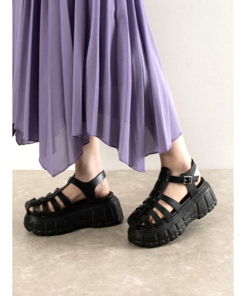 Mafmof(マフモフ)の「Mafmof(マフモフ)8cm厚底プラットフォームグルカサンダル(サンダル・レディース・ブラック/ホワイト・LL/M/L/S)」の4枚目の写真