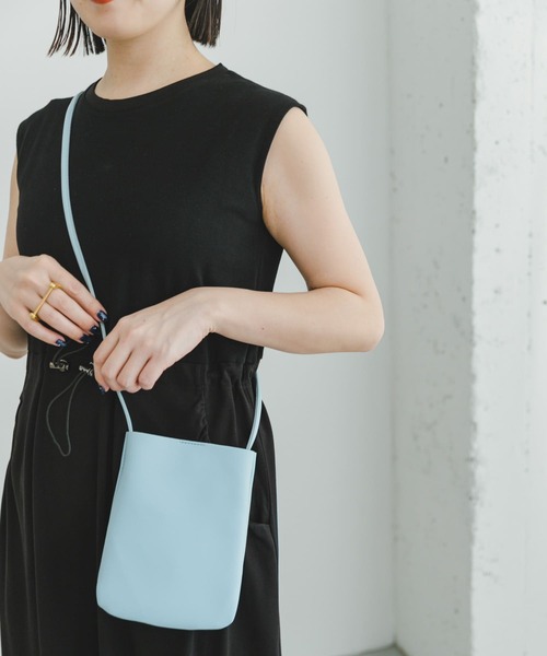 ITEMS URBANRESEARCH(アイテムズ アーバンリサーチ)の「フェイクレザーショルダーバッグ(ショルダーバッグ・レディース・アイボリー/ブラック/ブルー/シルバー・-)」の16枚目の写真