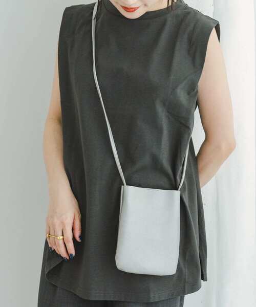 ITEMS URBANRESEARCH(アイテムズ アーバンリサーチ)の「フェイクレザーショルダーバッグ(ショルダーバッグ・レディース・アイボリー/ブラック/ブルー/シルバー・-)」の17枚目の写真