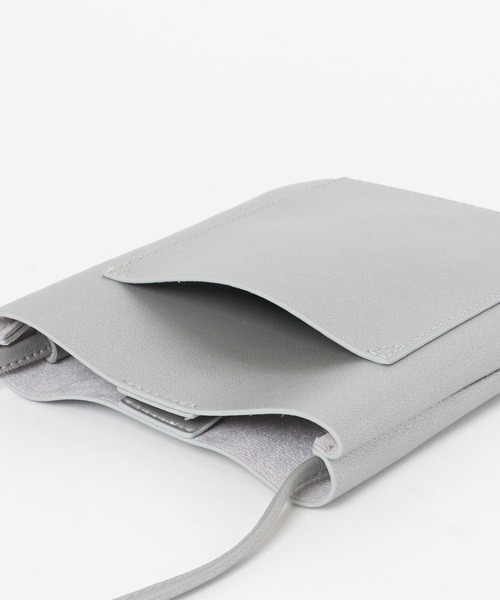 ITEMS URBANRESEARCH(アイテムズ アーバンリサーチ)の「フェイクレザーショルダーバッグ(ショルダーバッグ・レディース・アイボリー/ブラック/ブルー/シルバー・-)」の7枚目の写真