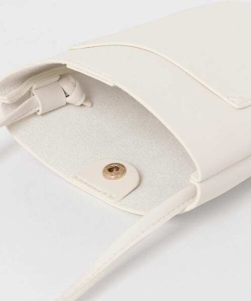 ITEMS URBANRESEARCH(アイテムズ アーバンリサーチ)の「フェイクレザーショルダーバッグ(ショルダーバッグ・レディース・アイボリー/ブラック/ブルー/シルバー・-)」の9枚目の写真