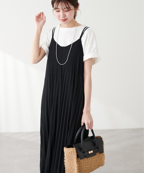 natural couture(ナチュラルクチュール)の「前後2WAYカットプリーツキャミワンピース(ワンピース・レディース・ライトグレー/オレンジ/ラベンダー/ブラック・FREE)」の2枚目の写真