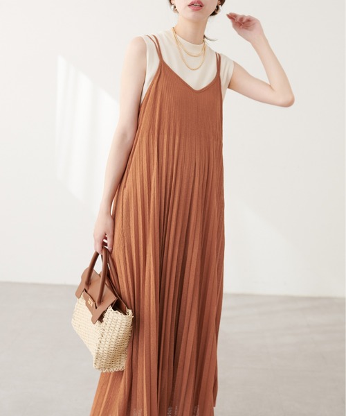 natural couture(ナチュラルクチュール)の「前後2WAYカットプリーツキャミワンピース(ワンピース・レディース・ライトグレー/オレンジ/ラベンダー/ブラック・FREE)」の20枚目の写真