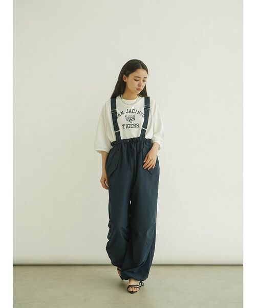 FIKA.(フィーカ)の「Drost salopette(サロペット/オーバーオール・レディース・ネイビー/ベージュ/アイボリー・MEDIUM)」の6枚目の写真