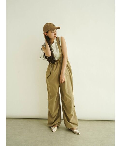 FIKA.(フィーカ)の「Drost salopette(サロペット/オーバーオール・レディース・ネイビー/ベージュ/アイボリー・MEDIUM)」の7枚目の写真
