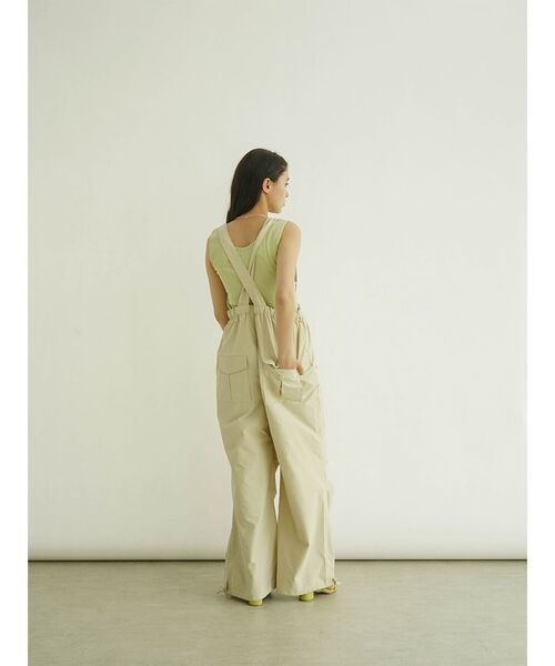 FIKA.(フィーカ)の「Drost salopette(サロペット/オーバーオール・レディース・ネイビー/ベージュ/アイボリー・MEDIUM)」の10枚目の写真