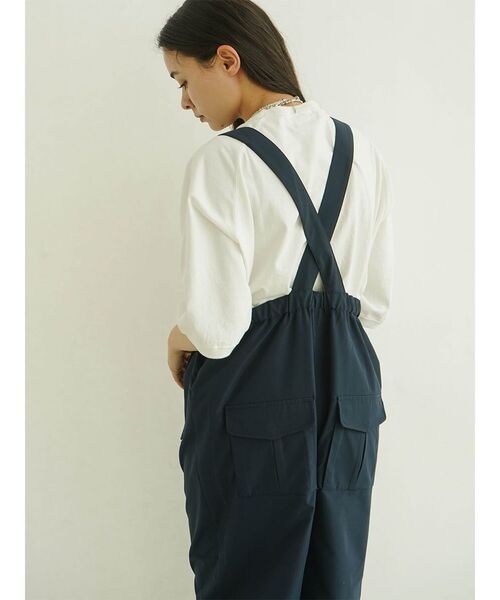 FIKA.(フィーカ)の「Drost salopette(サロペット/オーバーオール・レディース・ネイビー/ベージュ/アイボリー・MEDIUM)」の19枚目の写真