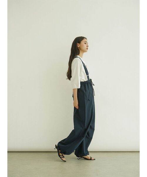 FIKA.(フィーカ)の「Drost salopette(サロペット/オーバーオール・レディース・ネイビー/ベージュ/アイボリー・MEDIUM)」の21枚目の写真