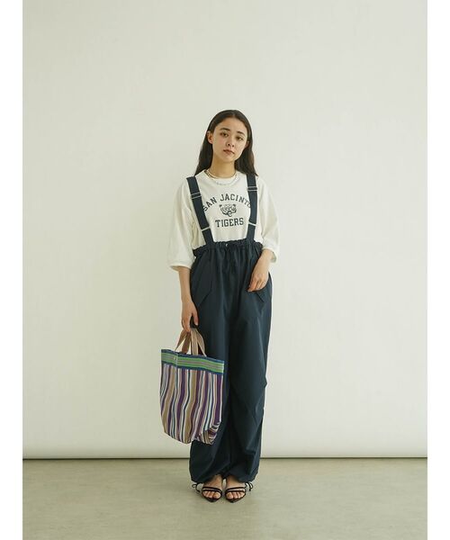FIKA.(フィーカ)の「Drost salopette(サロペット/オーバーオール・レディース・ネイビー/ベージュ/アイボリー・MEDIUM)」の22枚目の写真