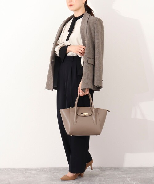 NOLLEY’S（ノーリーズ）の「スクエアトートバッグ（ショルダーバッグ・レディース・モカ/ブラック・FREE）」の4枚目の写真