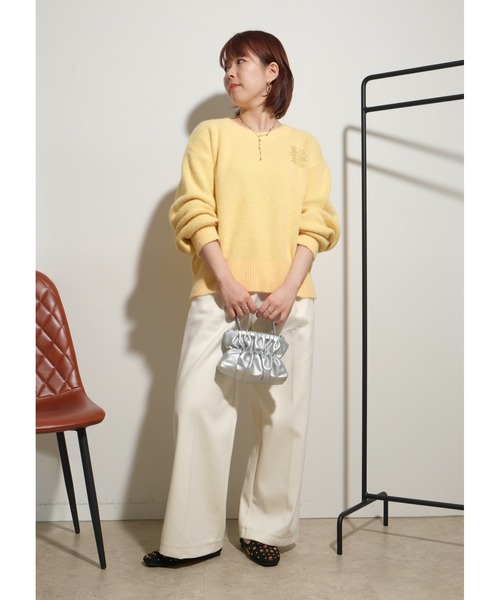 palm RICHE(ポームリシュ)の「フェザーヤーンブローチロゴニット(ニット/セーター・レディース・ブラック/ホワイト/イエロー・M)」の15枚目の写真