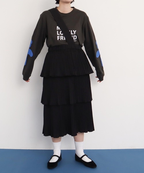 I am I in fact...（アイアムアイインファクト）の「Tiered pleats strap スカート（スカート・レディース・ブラック・FREE）」の8枚目の写真