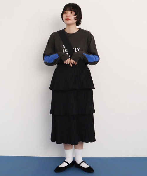 I am I in fact...（アイアムアイインファクト）の「Tiered pleats strap スカート（スカート・レディース・ブラック・FREE）」の7枚目の写真