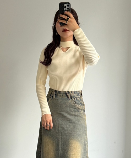 efill（エフィル）の「無地 金ボタン付き 長袖 リブニット トップス（ニット/セーター・レディース・ブラック/ベージュ/カーキ/ホワイト/ブラウン/レッド・FREE）」の17枚目の写真