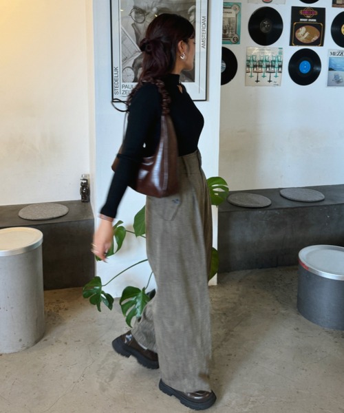 efill（エフィル）の「無地 金ボタン付き 長袖 リブニット トップス（ニット/セーター・レディース・ブラック/ベージュ/カーキ/ホワイト/ブラウン/レッド・FREE）」の21枚目の写真