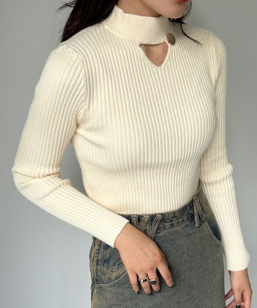efill（エフィル）の「無地 金ボタン付き 長袖 リブニット トップス（ニット/セーター・レディース・ブラック/ベージュ/カーキ/ホワイト/ブラウン/レッド・FREE）」の10枚目の写真
