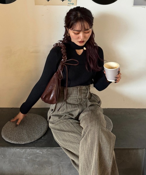 efill（エフィル）の「無地 金ボタン付き 長袖 リブニット トップス（ニット/セーター・レディース・ブラック/ベージュ/カーキ/ホワイト/ブラウン/レッド・FREE）」の15枚目の写真