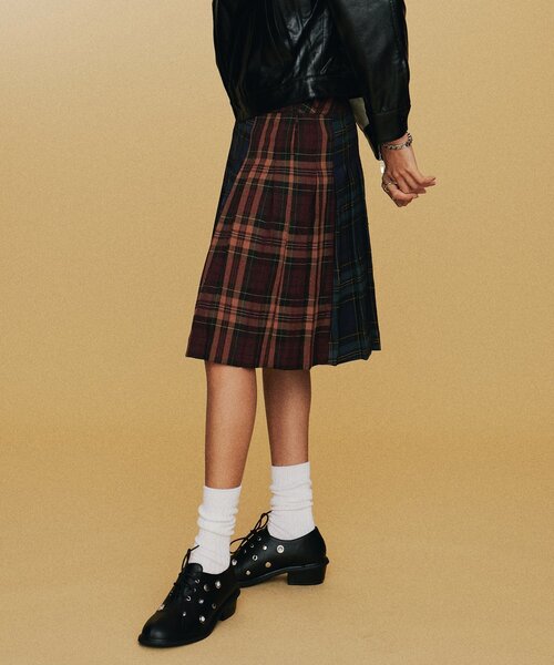 WHO'S WHO gallery(フーズフーギャラリー)の「ミックスチェックミディプリーツスカート(スカート・レディース・ブルー/ブラウン・FREE)」の2枚目の写真