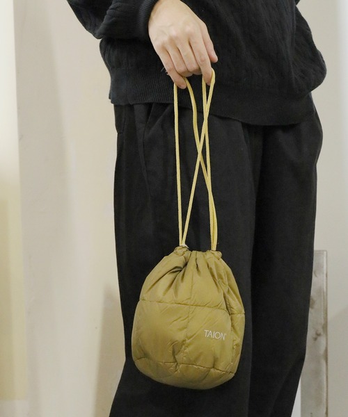 TAION(タイオン)の「TAION/タイオン DRAW STRING DOWN BAG-SMALL 巾着バック(ショルダーバッグ・メンズ・オリーブ/ブラック/タイガーカモ/セージグリーン/ダークグリーン/オフホワイト/ダークブルー/ネイビー/ベージュ/モカ/レオパード/ライトグレー/ライトブラック・ONE SIZE)」の7枚目の写真