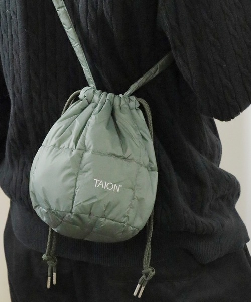 TAION(タイオン)の「TAION/タイオン DRAW STRING DOWN BAG-SMALL 巾着バック(ショルダーバッグ・メンズ・オリーブ/ブラック/タイガーカモ/セージグリーン/ダークグリーン/オフホワイト/ダークブルー/ネイビー/ベージュ/モカ/レオパード/ライトグレー/ライトブラック・ONE SIZE)」の10枚目の写真