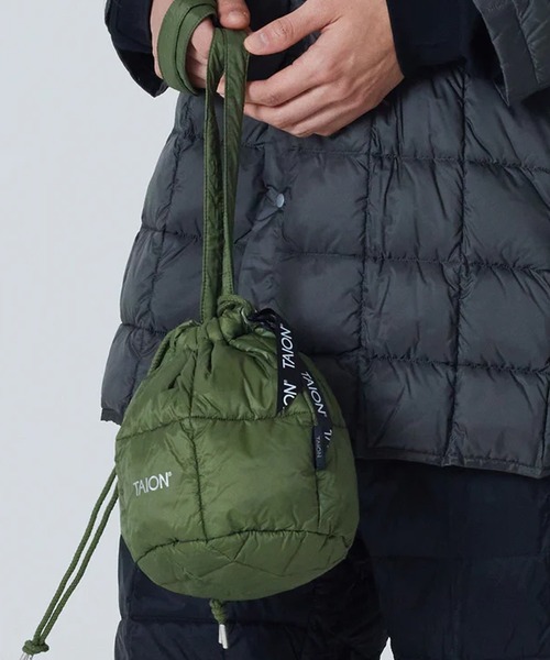 TAION(タイオン)の「TAION/タイオン DRAW STRING DOWN BAG-SMALL 巾着バック(ショルダーバッグ・メンズ・オリーブ/ブラック/タイガーカモ/セージグリーン/ダークグリーン/オフホワイト/ダークブルー/ネイビー/ベージュ/モカ/レオパード/ライトグレー/ライトブラック・ONE SIZE)」の14枚目の写真