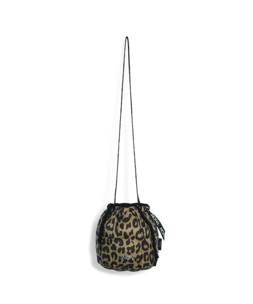 TAION(タイオン)の「TAION/タイオン DRAW STRING DOWN BAG-SMALL 巾着バック(ショルダーバッグ・メンズ・オリーブ/ブラック/タイガーカモ/セージグリーン/ダークグリーン/オフホワイト/ダークブルー/ネイビー/ベージュ/モカ/レオパード/ライトグレー/ライトブラック・ONE SIZE)」の22枚目の写真