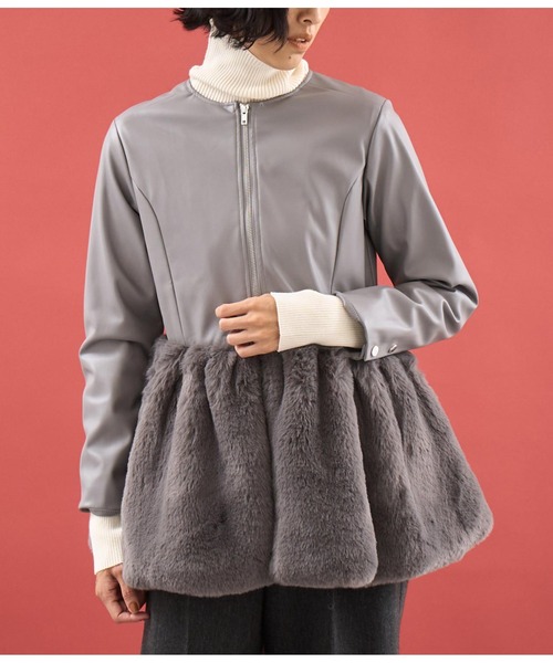 Settimissimo（セッティミッシモ）の「エコファーペプラムレザーライクジャケット（ノーカラージャケット・レディース・ブラック/グレー・38）」の2枚目の写真