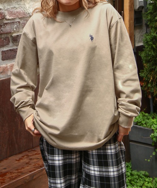 U.S. POLO ASSN.(ユーエスポロアッスン)の「【U.S.POLO ASSN.】 ワンポイント ロゴ刺繍 クルーネック 長袖 Tシャツ / ロンT(Tシャツ/カットソー・レディース・ダークグリーン/バイオレット/アイボリー/ブラック/レッド/オートミール/ネイビー・MEDIUM/X-LARGE/LARGE)」の3枚目の写真