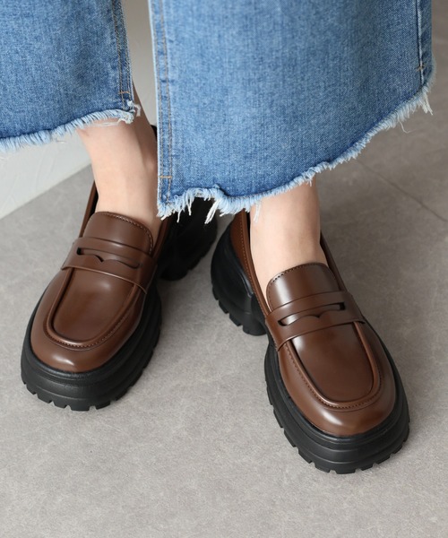 BLUEEAST(ブルーイースト)の「ボリューム厚底ローファー(ローファー・レディース・ブラウン/ブラック・LARGE/MEDIUM)」の3枚目の写真