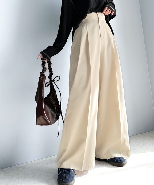 classicalelf(クラシカルエルフ)の「上品なデザインと履き心地。タック使いワイドシルエットハイウエストスラックス(スラックス・レディース・ベージュ/ホワイト系/ブラック・LARGE/SMALL/X-LARGE/MEDIUM)」の13枚目の写真