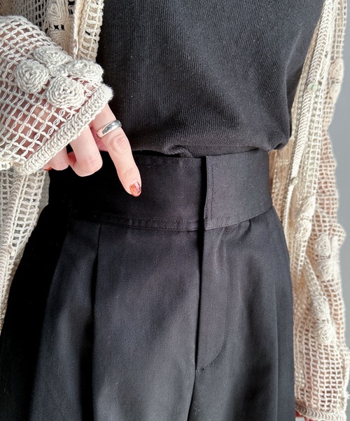 classicalelf(クラシカルエルフ)の「上品なデザインと履き心地。タック使いワイドシルエットハイウエストスラックス(スラックス・レディース・ベージュ/ホワイト系/ブラック・LARGE/SMALL/X-LARGE/MEDIUM)」の17枚目の写真