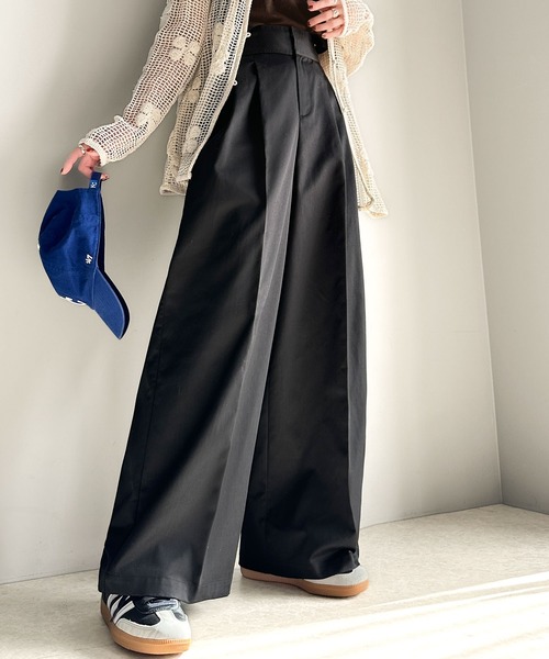 classicalelf(クラシカルエルフ)の「上品なデザインと履き心地。タック使いワイドシルエットハイウエストスラックス(スラックス・レディース・ベージュ/ホワイト系/ブラック・LARGE/SMALL/X-LARGE/MEDIUM)」の22枚目の写真