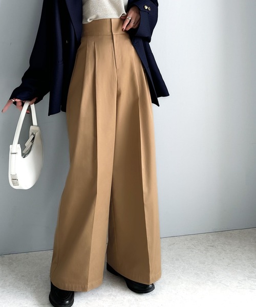 classicalelf（クラシカルエルフ）の「上品なデザインと履き心地。タック使いワイドシルエットハイウエストスラックス（スラックス・レディース・ベージュ/ホワイト系/ブラック・LARGE/SMALL/X-LARGE/MEDIUM）」の4枚目の写真