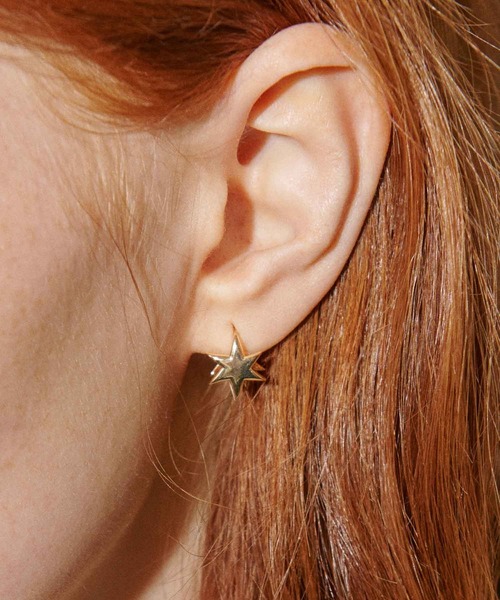 GOLDY（ゴールディ）の「マイクロ アスタリスク ワンタッチ ピアス（ピアス（両耳用）・レディース・シルバー/ゴールド・FREE）」の2枚目の写真