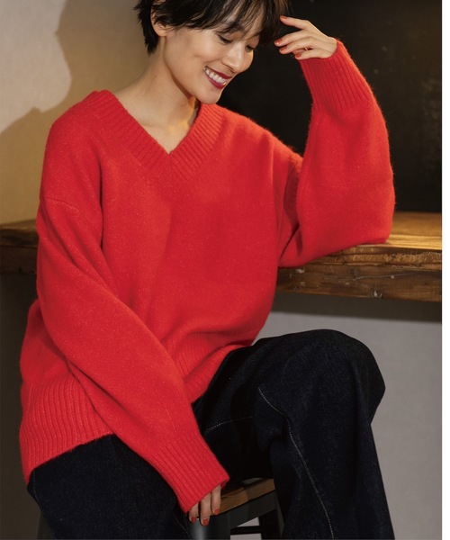 OPAQUE.CLIP（オペークドットクリップ）の「《7color》ふわふわVネックニット【洗濯機洗い可】（ニット/セーター・レディース・ネイビー/ホワイト系8/ライトイエロー系8/レッド系9/グリーン/ピンク系/ライトベージュ・38/40/42）」の7枚目の写真