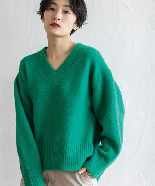 OPAQUE.CLIP（オペークドットクリップ）の「《7color》ふわふわVネックニット【洗濯機洗い可】（ニット/セーター・レディース・ネイビー/ホワイト系8/ライトイエロー系8/レッド系9/グリーン/ピンク系/ライトベージュ・38/40/42）」の19枚目の写真