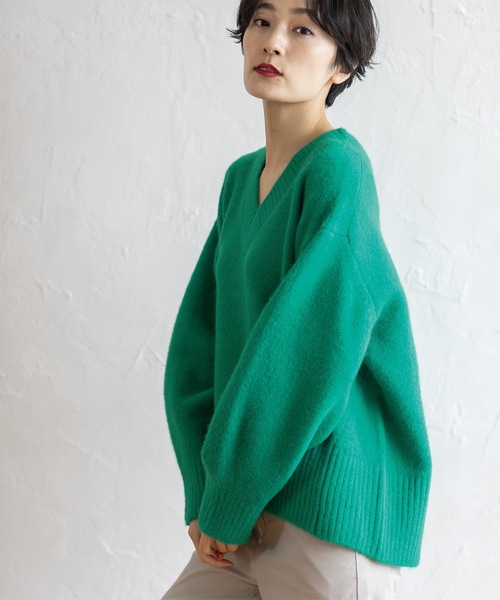 OPAQUE.CLIP（オペークドットクリップ）の「《7color》ふわふわVネックニット【洗濯機洗い可】（ニット/セーター・レディース・ネイビー/ホワイト系8/ライトイエロー系8/レッド系9/グリーン/ピンク系/ライトベージュ・38/40/42）」の15枚目の写真