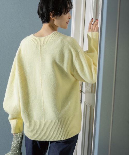 OPAQUE.CLIP（オペークドットクリップ）の「《7color》ふわふわVネックニット【洗濯機洗い可】（ニット/セーター・レディース・ネイビー/ホワイト系8/ライトイエロー系8/レッド系9/グリーン/ピンク系/ライトベージュ・38/40/42）」の9枚目の写真