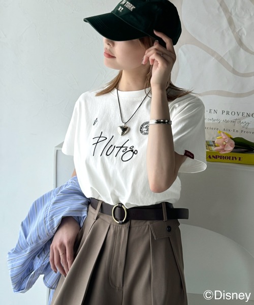 classicalelf(クラシカルエルフ)の「大人女子必見! 綿100%「ディズニー」サイン風刺繍Tシャツ(半袖)(Tシャツ/カットソー・レディース・ブラック系5/ホワイト系1/ホワイト系2/ブラック系2/ブラック系4/ベージュ系1/ホワイト系3/ホワイト系5/ベージュ系3/ベージュ系4/ベージュ系5/ブラック系1/ブラック系3/ホワイト系4/ベージュ系2・LARGE/MEDIUM/SMALL/X-LARGE)」の5枚目の写真