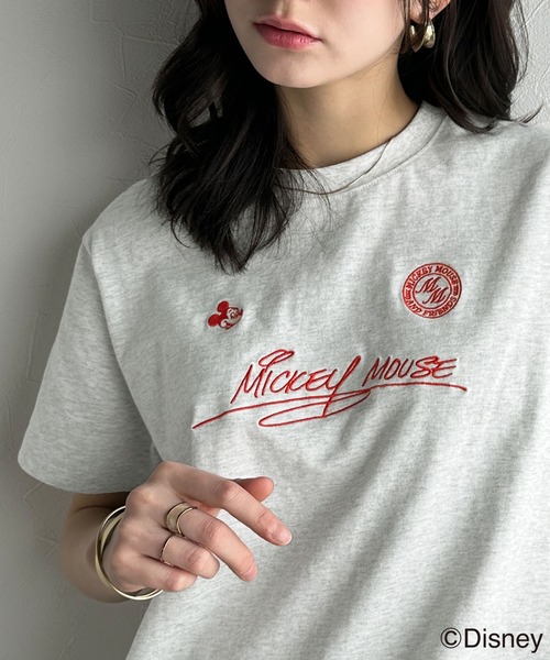 classicalelf(クラシカルエルフ)の「大人女子必見! 綿100%「ディズニー」サイン風刺繍Tシャツ(半袖)(Tシャツ/カットソー・レディース・ブラック系5/ホワイト系1/ホワイト系2/ブラック系2/ブラック系4/ベージュ系1/ホワイト系3/ホワイト系5/ベージュ系3/ベージュ系4/ベージュ系5/ブラック系1/ブラック系3/ホワイト系4/ベージュ系2・LARGE/MEDIUM/SMALL/X-LARGE)」の20枚目の写真